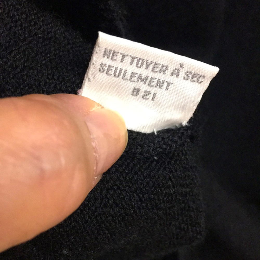 “NEIMAN MARCUS” V-NECK MERINO WOOL SWEATER - Picture 7 of 7